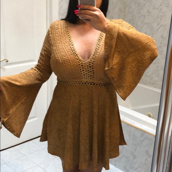 LAST 1! SIZE SMALL! TAN CROCHET BELL SLEEVES BOHO DRESS - Picture 6 of 8